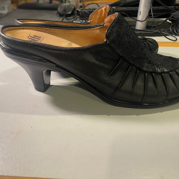 Sofft - Size 9.5M - Women's Camille Black Embroidered Mule - Picture 6 of 11